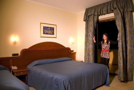 Hotel Duca Di Calabria Serra San Bruno Habitación foto